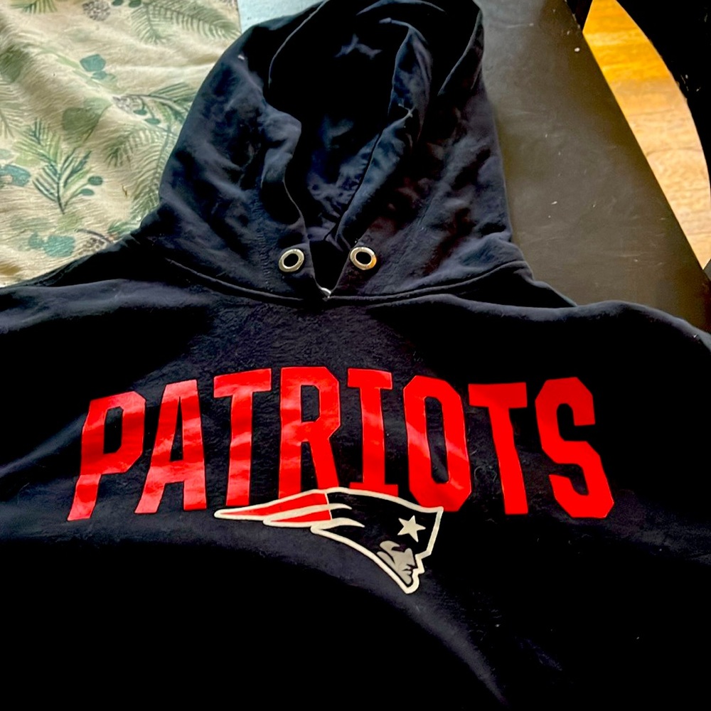 New England Patriots women’s medium hooded sweatshirt by 47.
